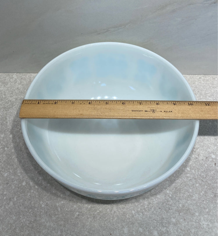 Pyrex Amish Butterprint 404 Bowl