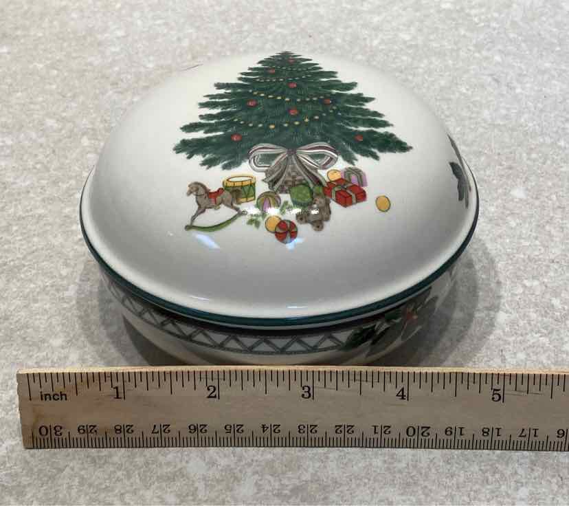 Mikasa Covered Bowl
