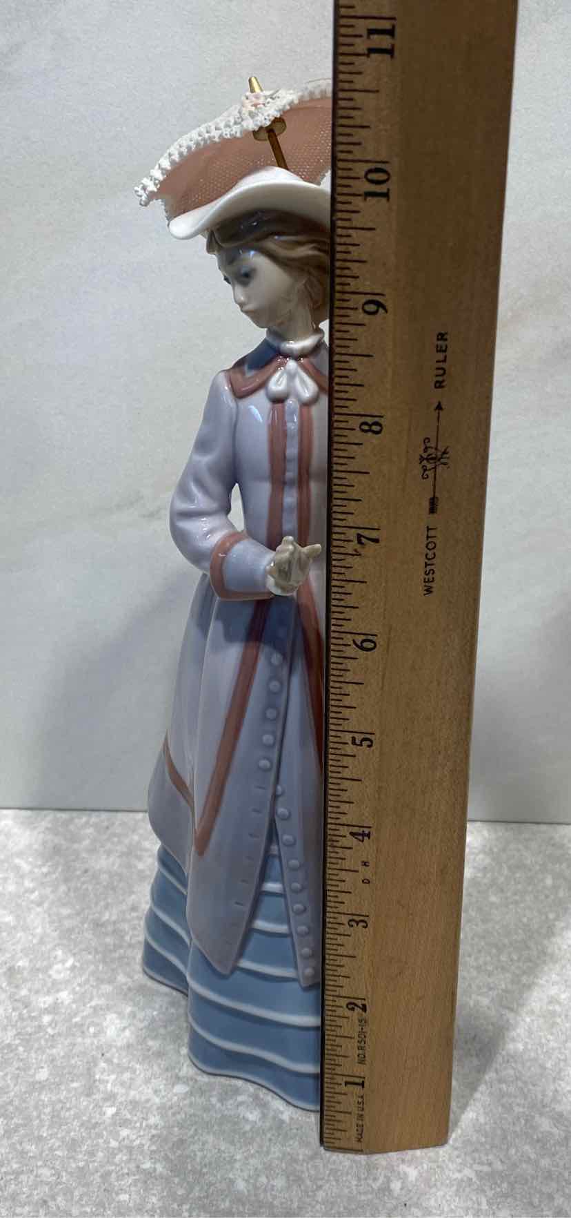 Lladro Parisian Lady