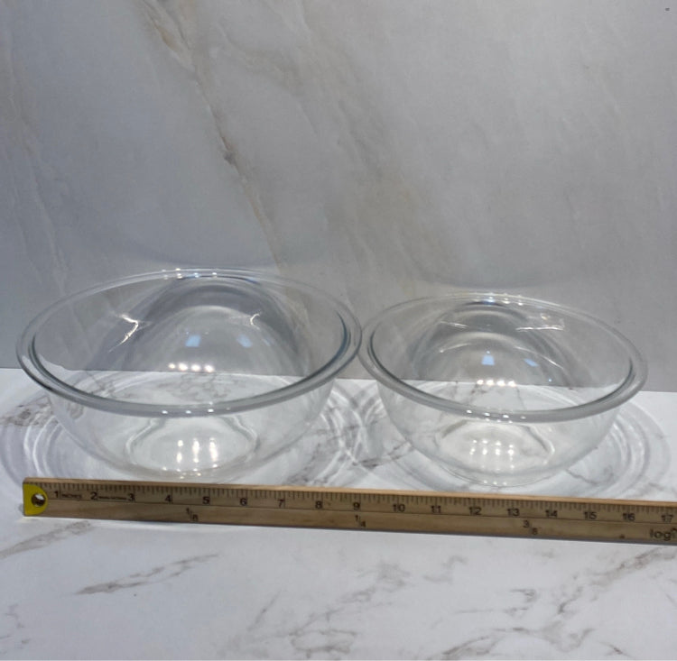 Set of 2 Pyrex Bowls
