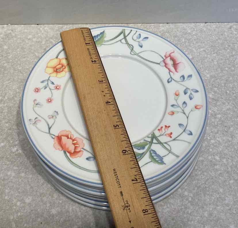 Set of 8 Villeroy and Boch Plates