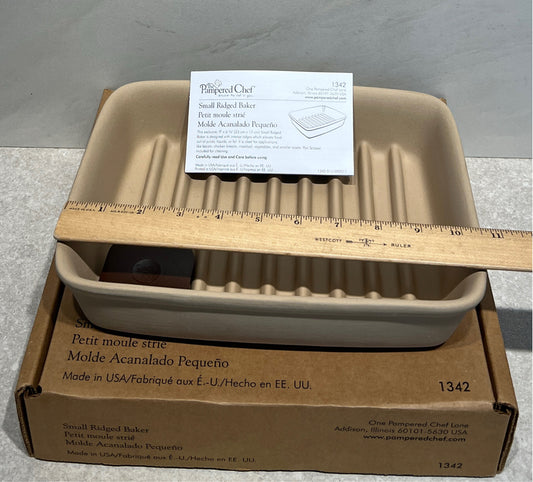 Pampered Chef Small Rodged Baker