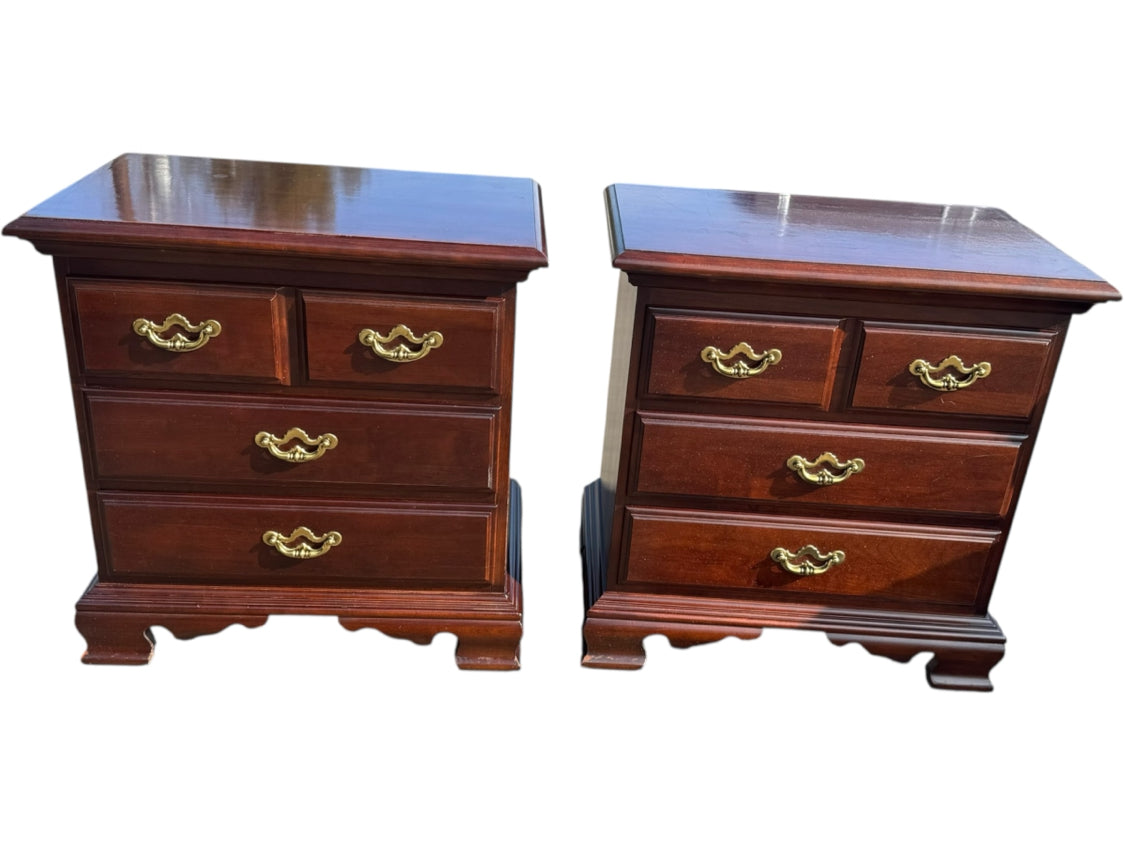 Set of 2 Thomasville Nightstands