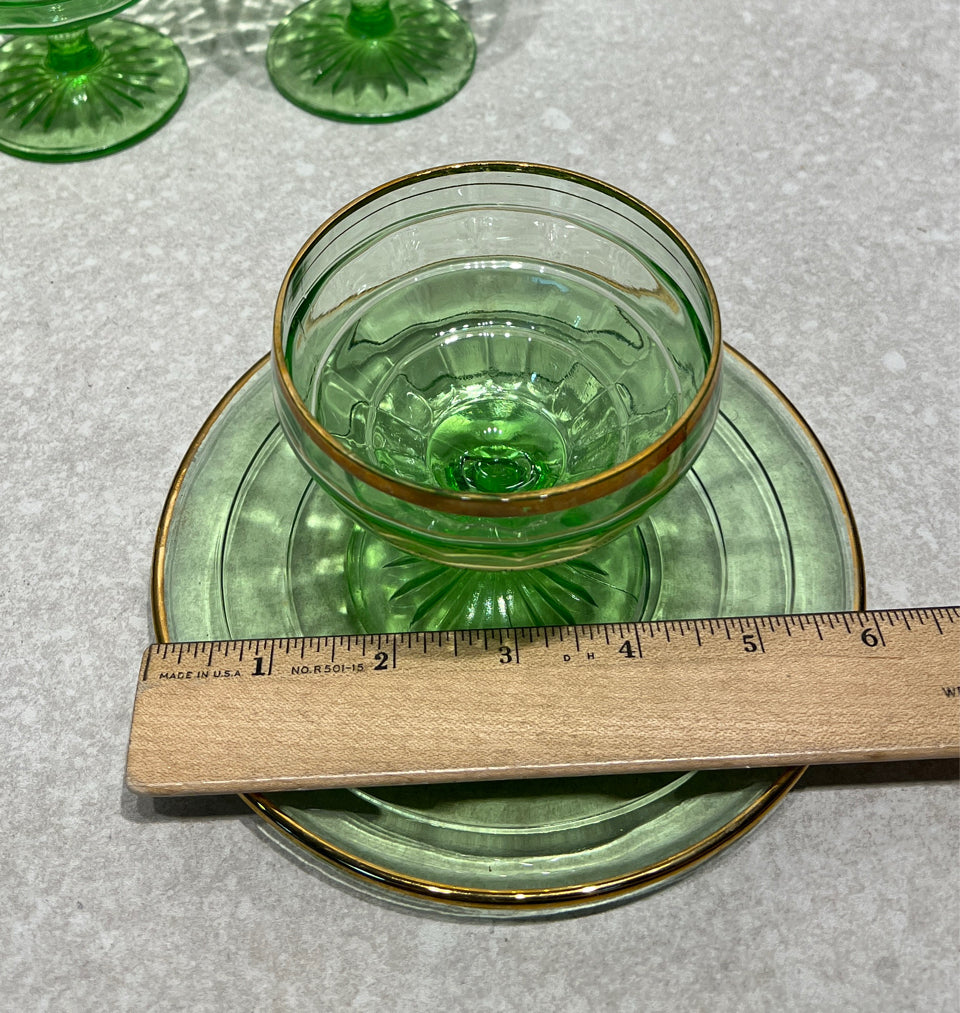 Set of 12 Uranium Sherberts w/Underplates