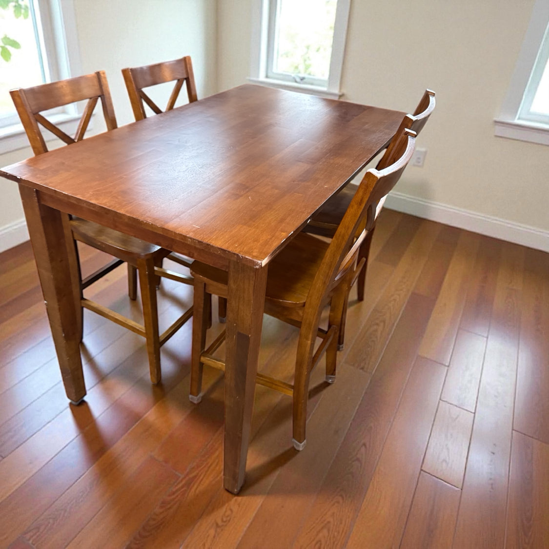 Table With 4 Stools