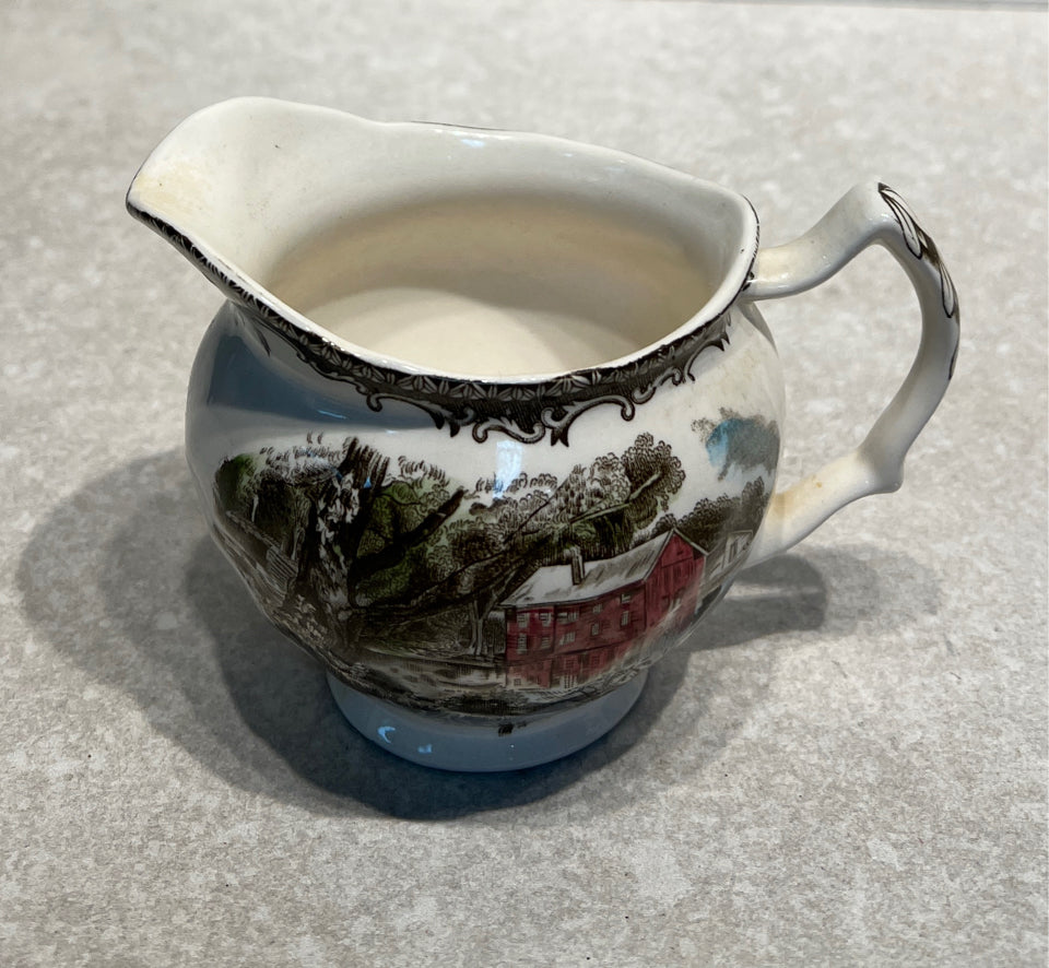 Friendly Village Creamer