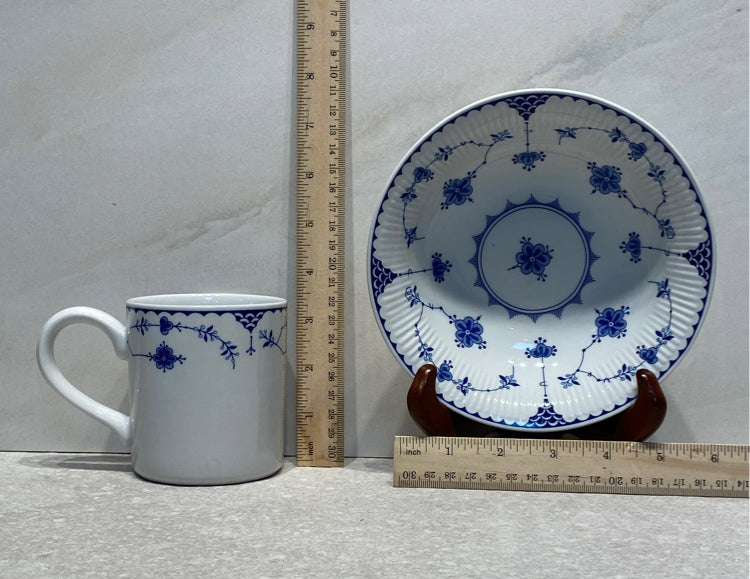 Set of 8 Blue Denmark Dinnerware Pieces