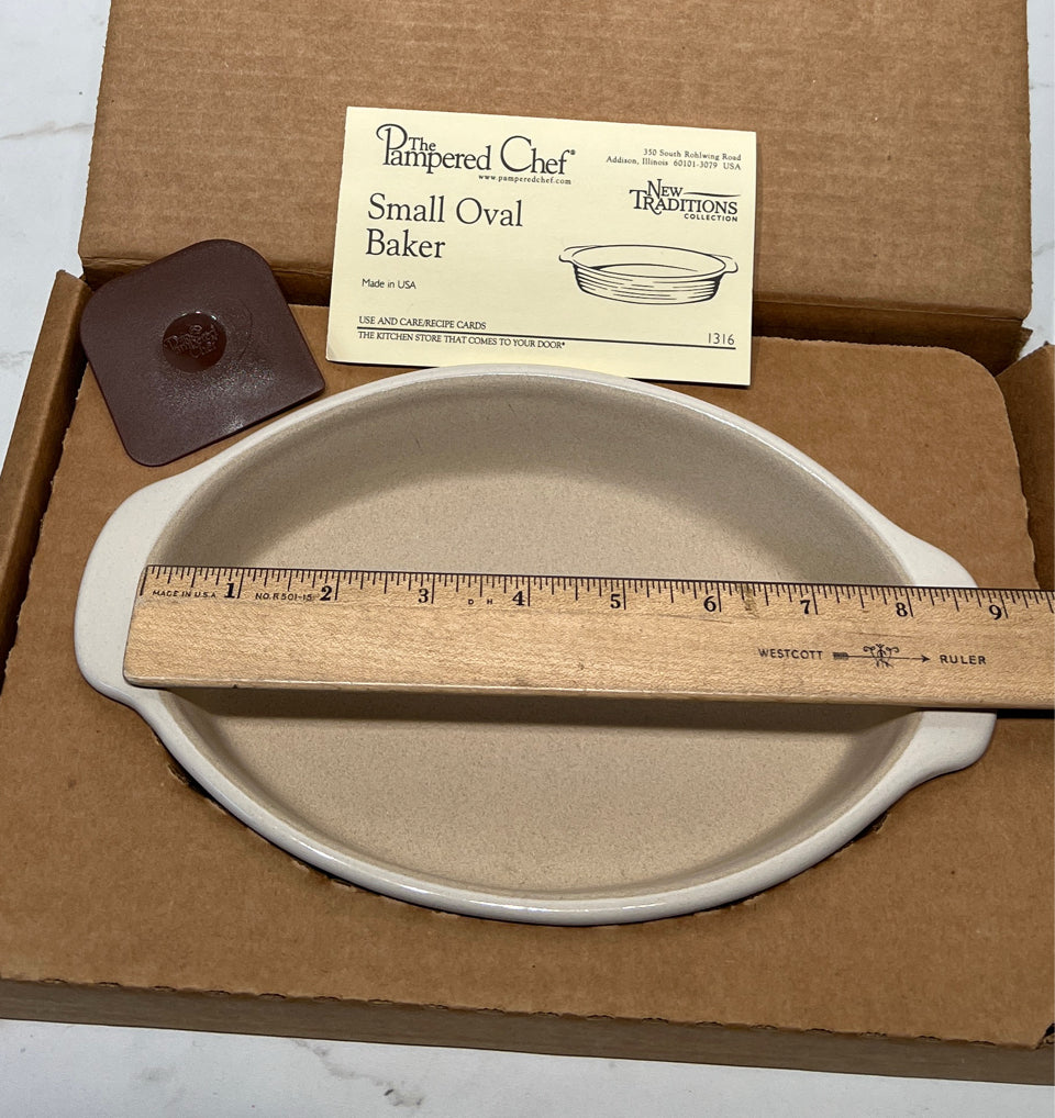 Pampered cHef Small Oval Baker