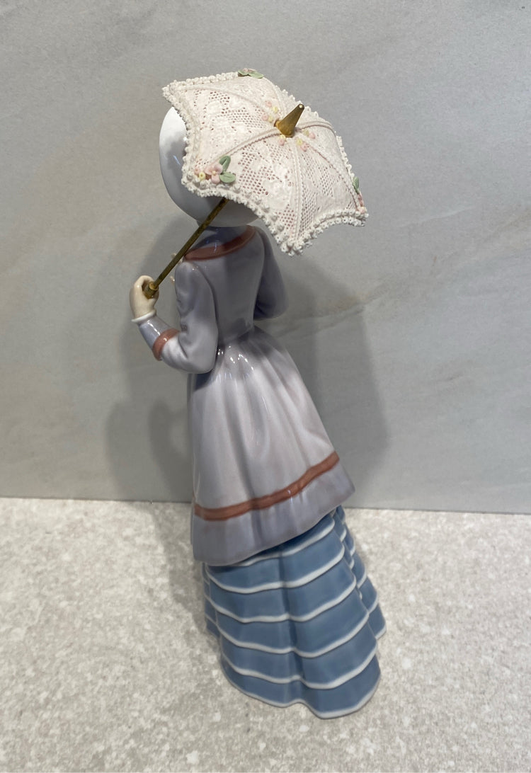 Lladro Parisian Lady