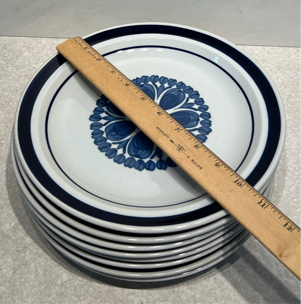 Set of 8 Plates