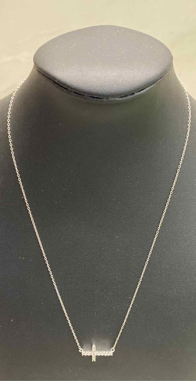Sterlig Cross Necklace