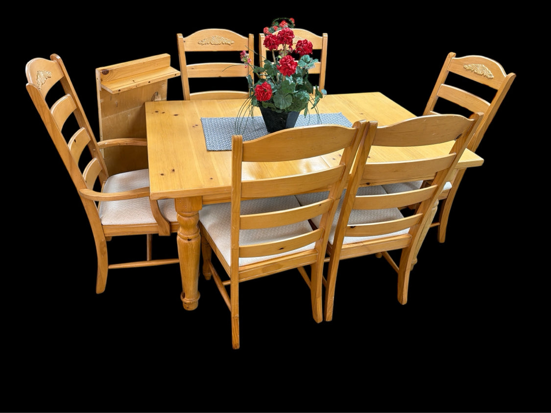 Table And 6 Chairs With Leaf