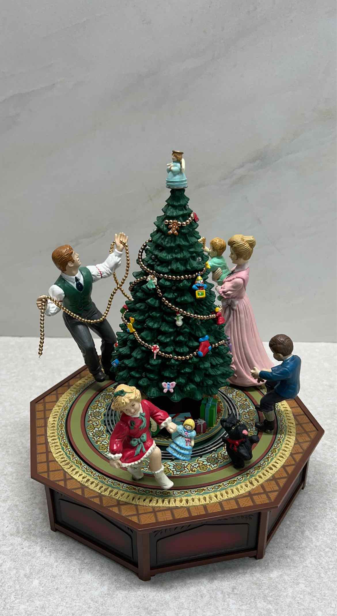 Enesco An Old Fashioned Christmas
