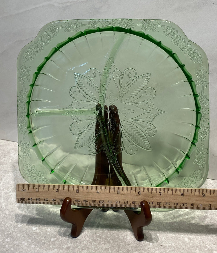 Set of 6 Uranium Divided Dinner Plates