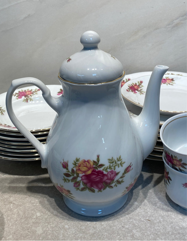 Dinnerware Set