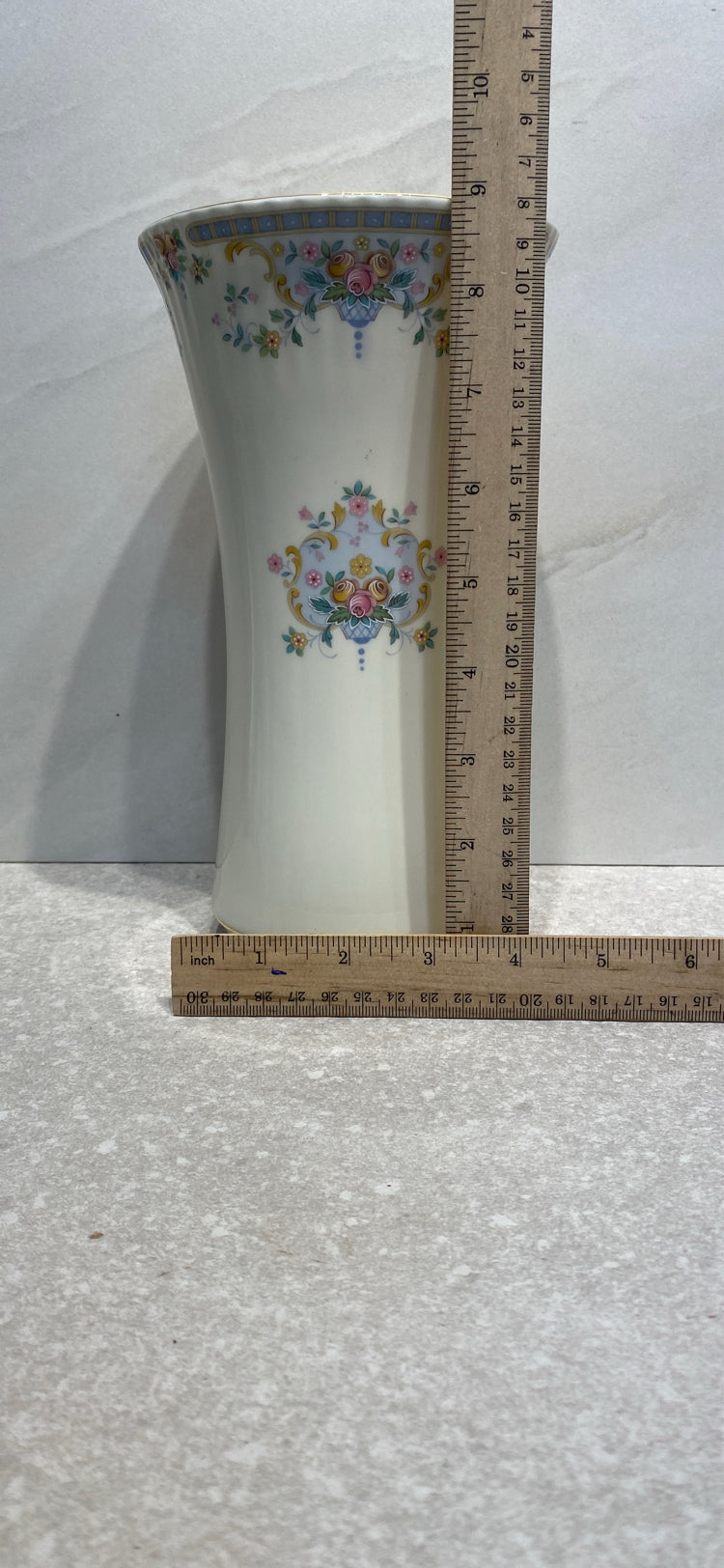 Royal Doulton Vase Juliet