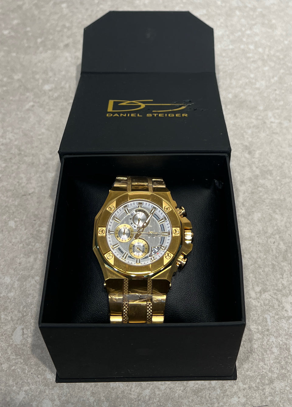 Daniel Steiger Watch - needs battery