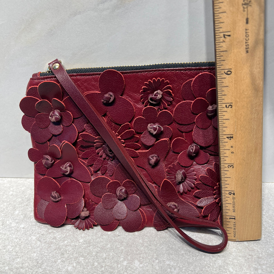 Punto Fibbia Leather Flower Writlet