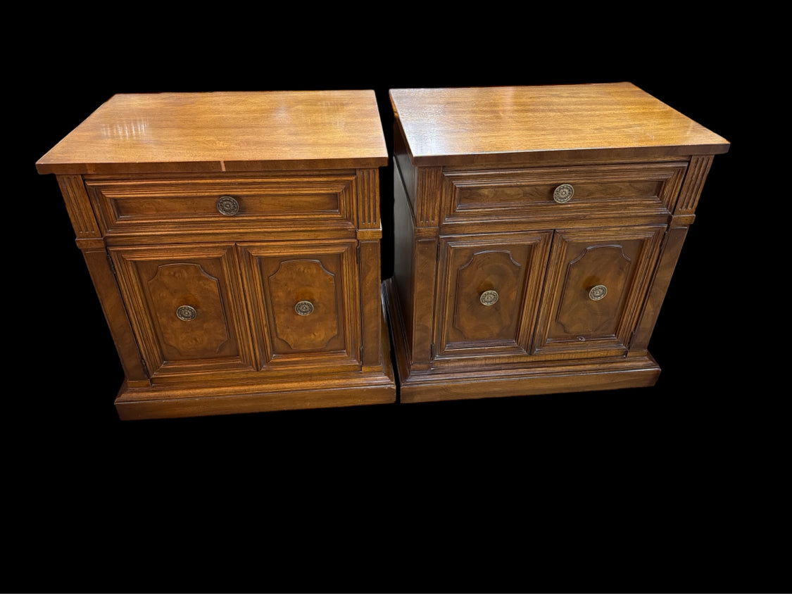 Set of 2 Nighstands As-Is