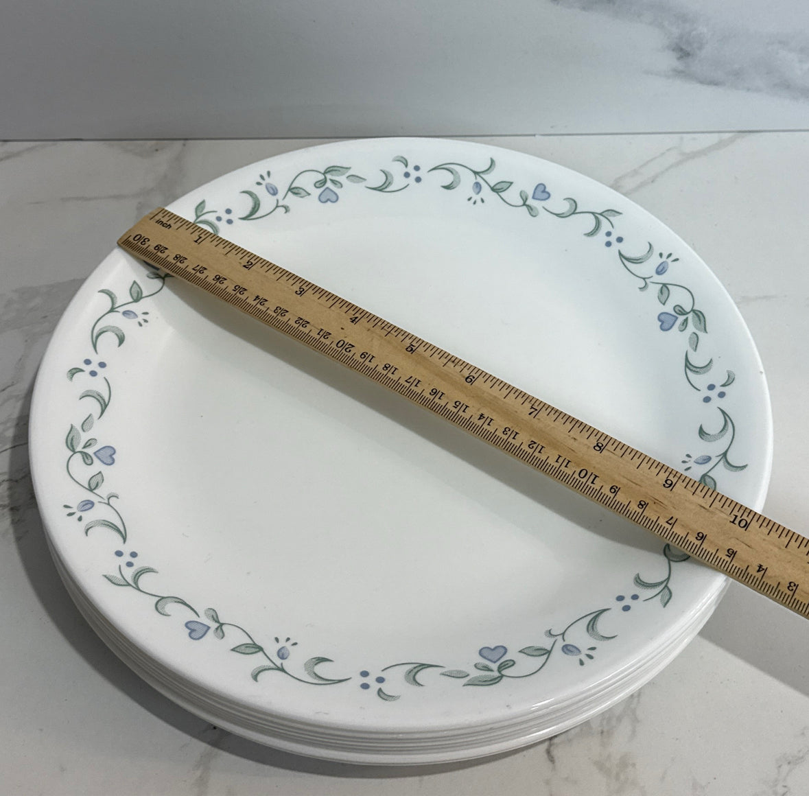 Set of 8 Corelle Dinner Plates