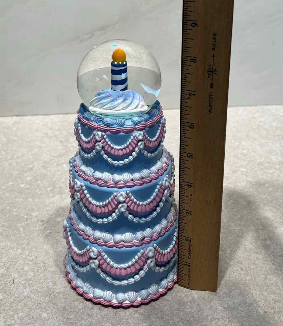 Cake Snowglobe