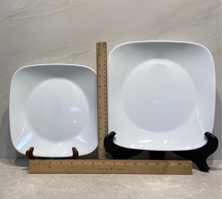 Pair of Carolle Plates