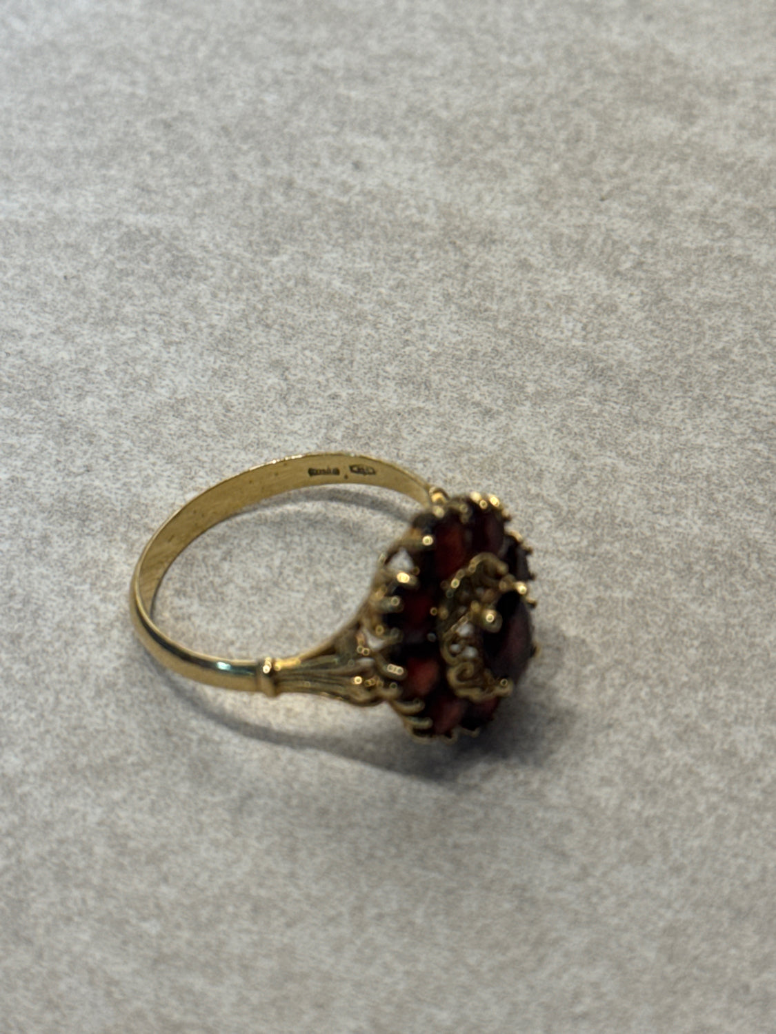 18K Gold Garnet Ring Sz. 6.25
