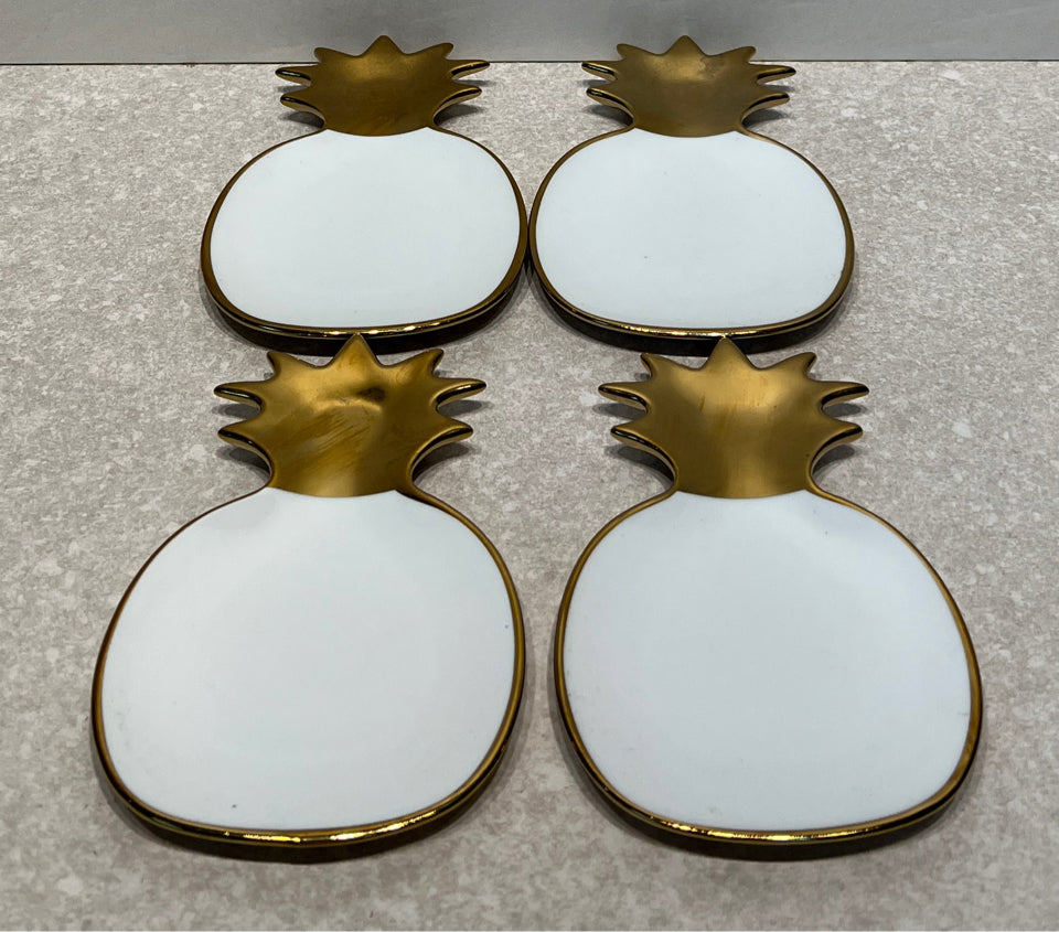 Set of 4 pineapple Plates