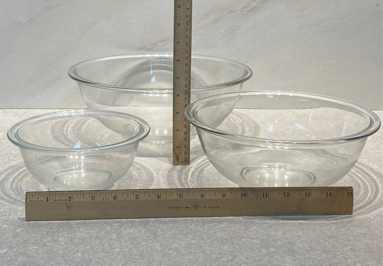Set of 3 Pyrex Bowls