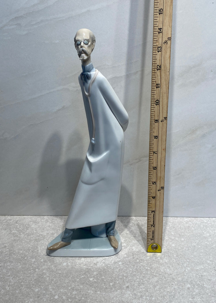 Lladro 4602 "Doctor"
