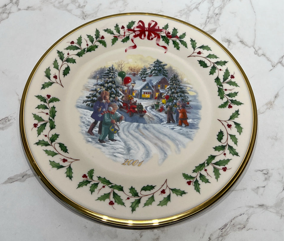 Lenox Holiday Plate - 10.5"
