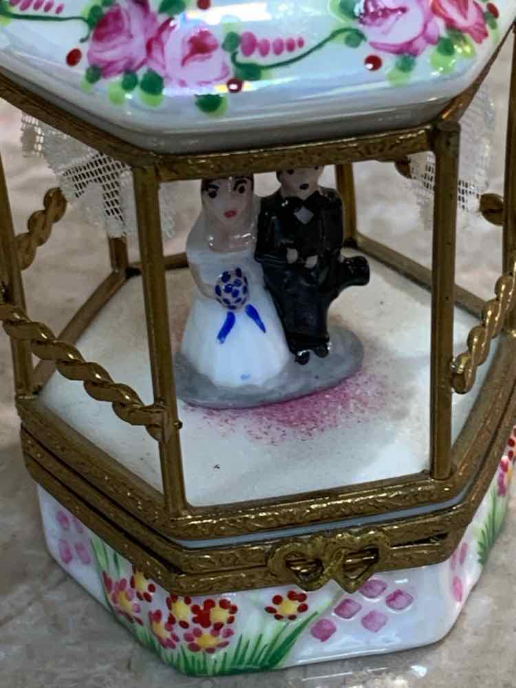 Peint Mein Wedding Gazebo Trinket - as is