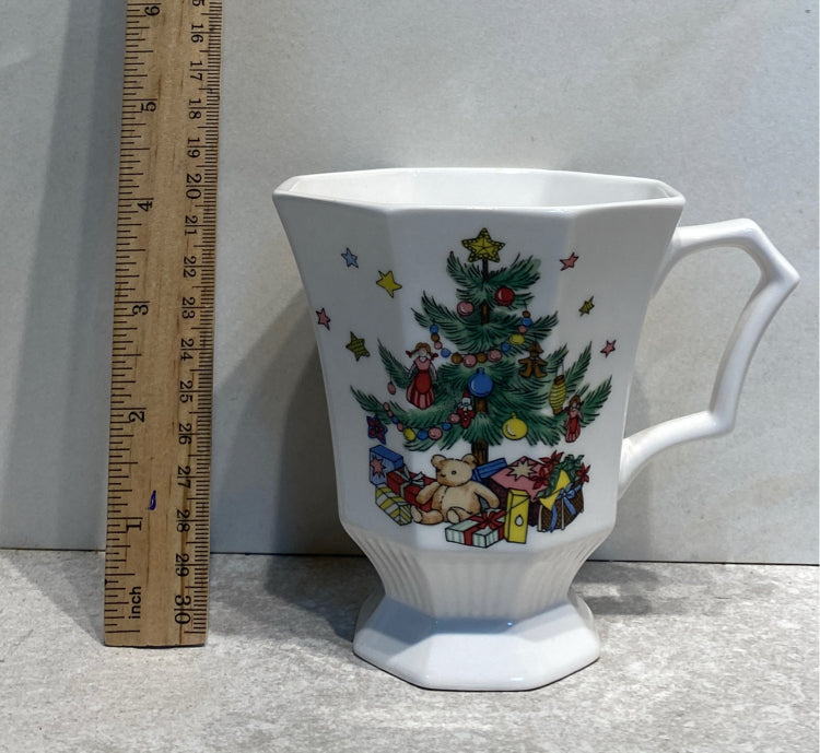 Set of 4 Nikko Mugs Crazing