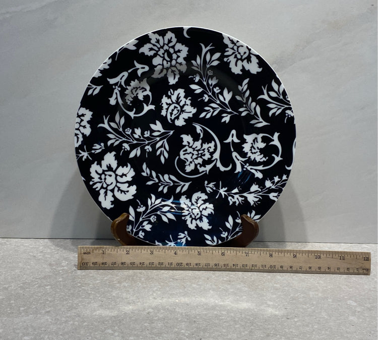Set of 8 Martha Stewart Plates