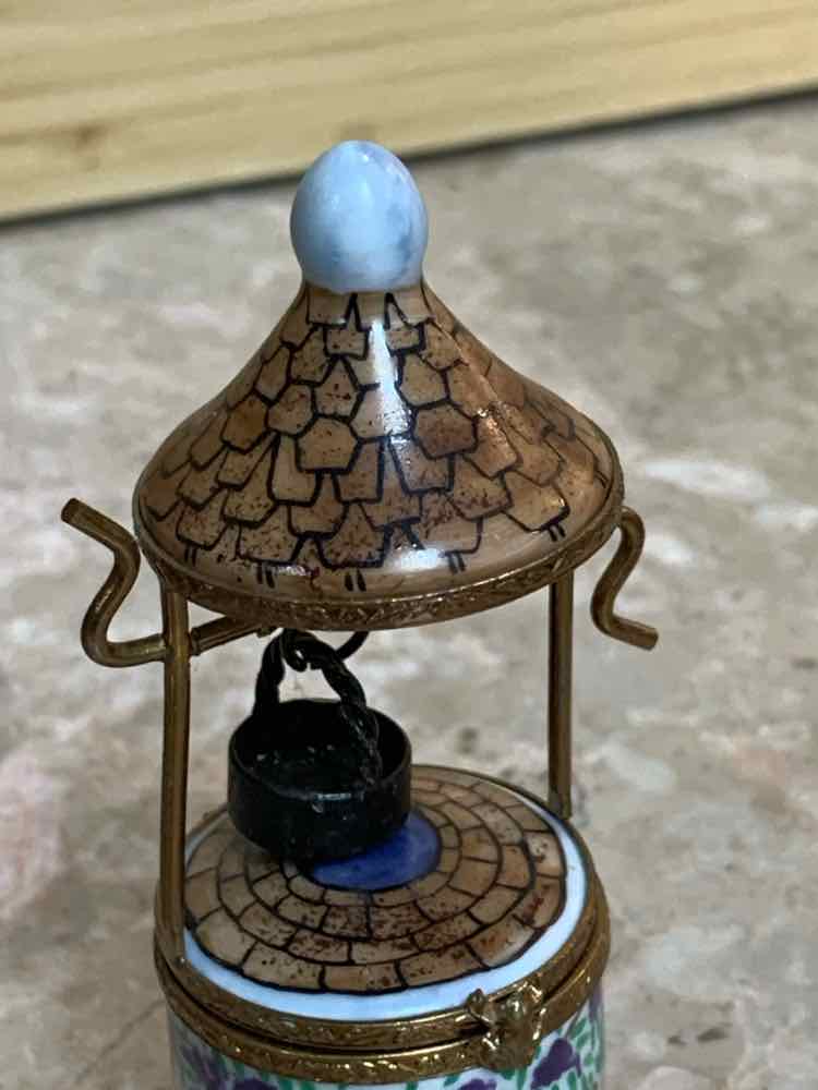 Peint Main Wishing Well Trinket