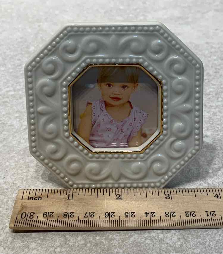 Lenox Frame