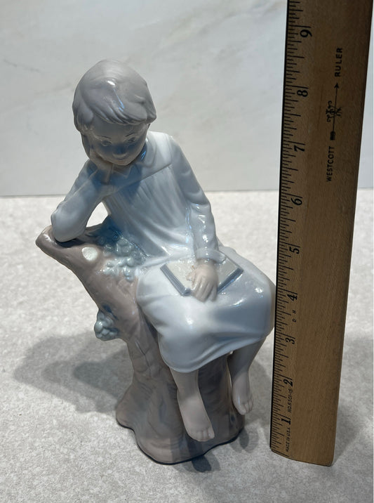 Lladro Thinking boy 4876