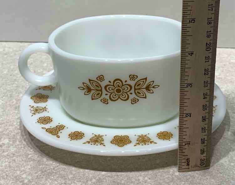 Pyrex 2 Piece Gravy