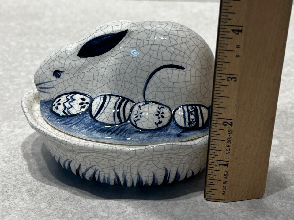 Dedham Pottery Covered Rabbit