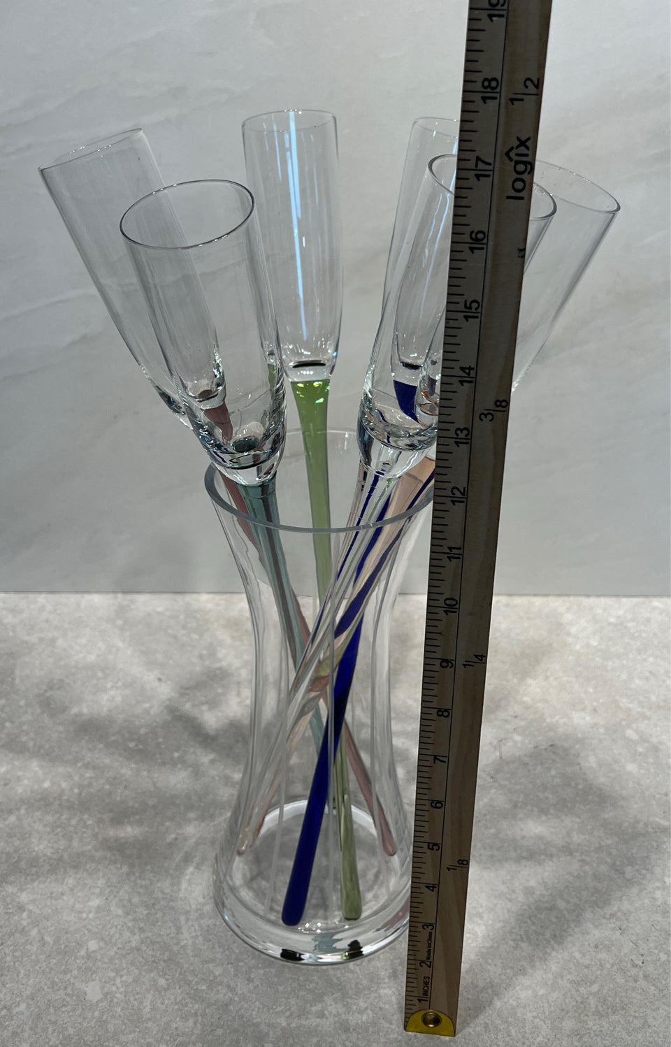 Set of 6 Glasses in Vase