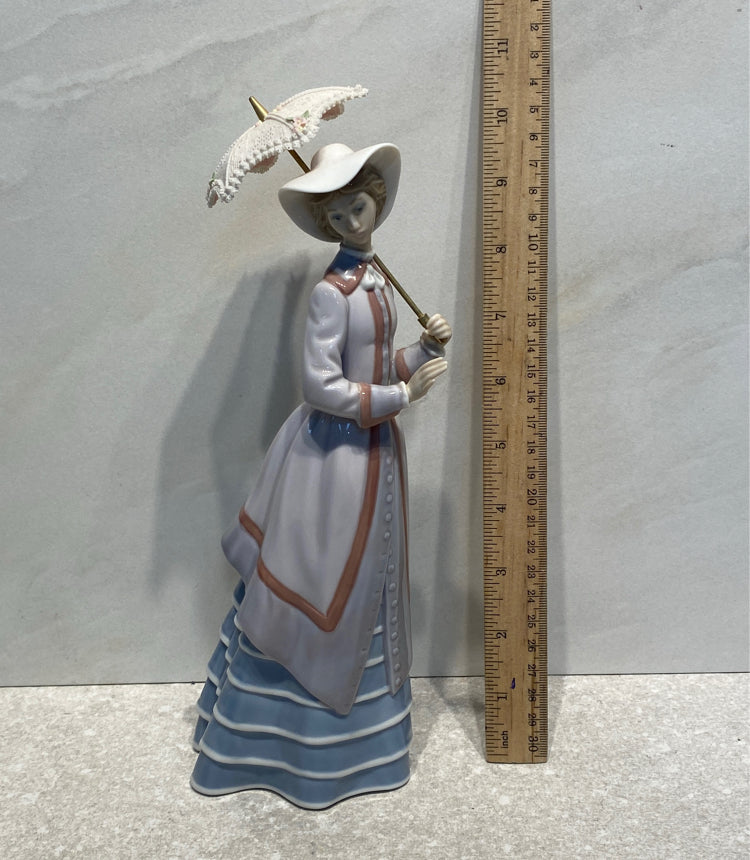 Lladro Parisian Lady