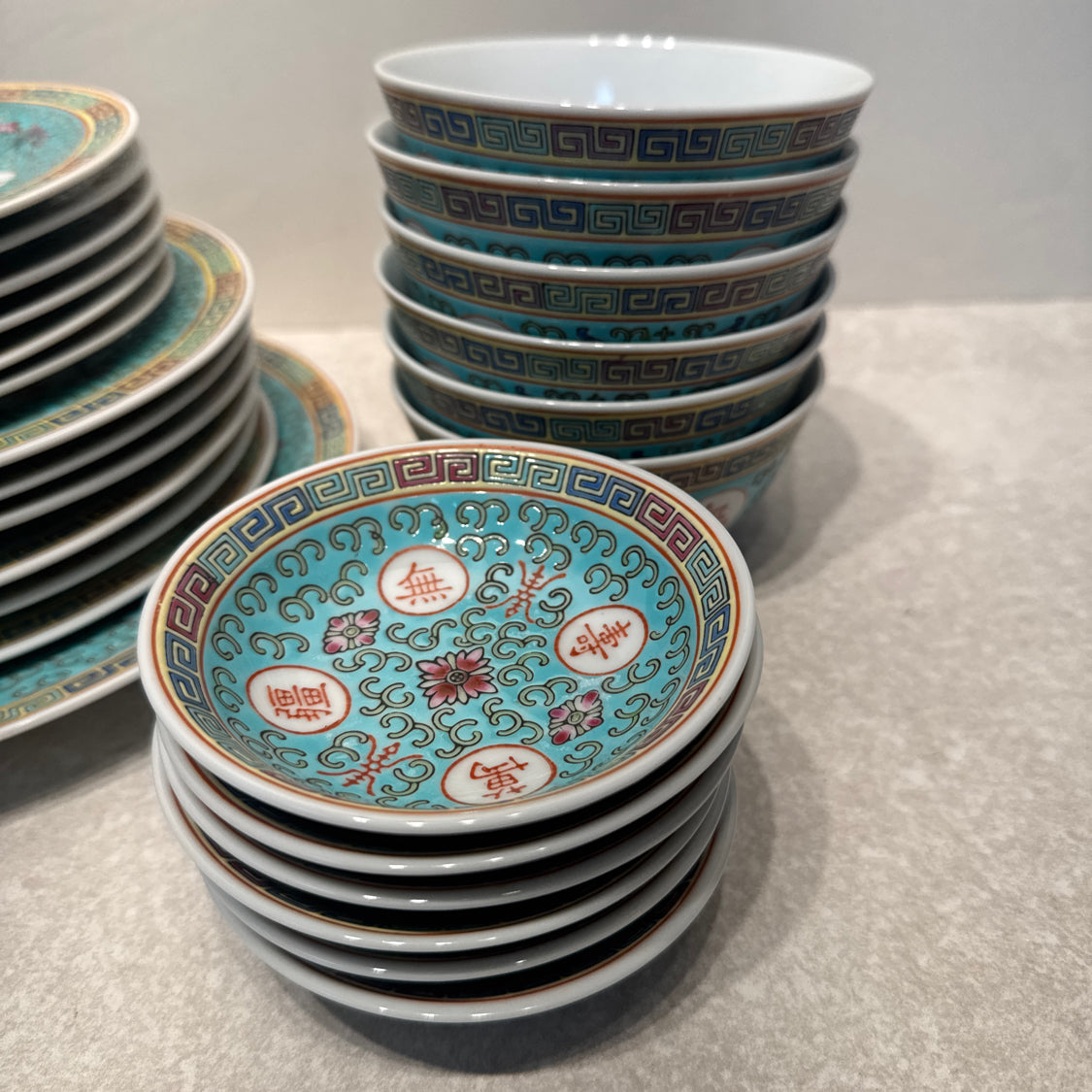 Mun Shou Dinnerware Set