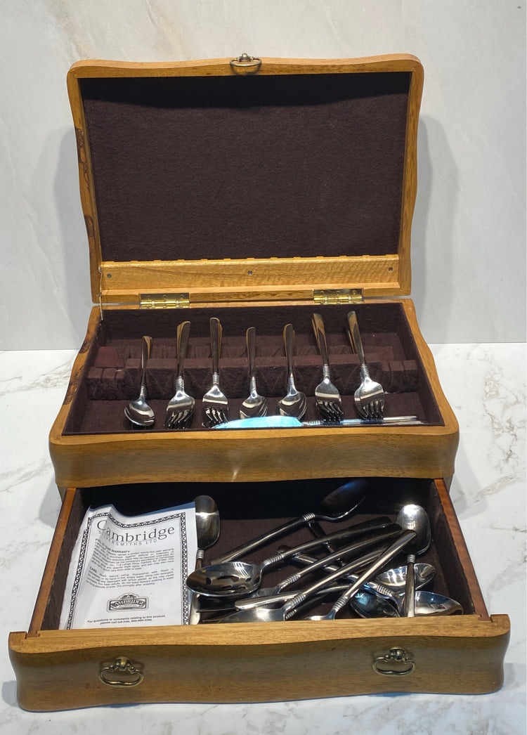Cambridge Silverware Set