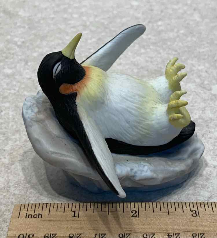 Lefton Penguin