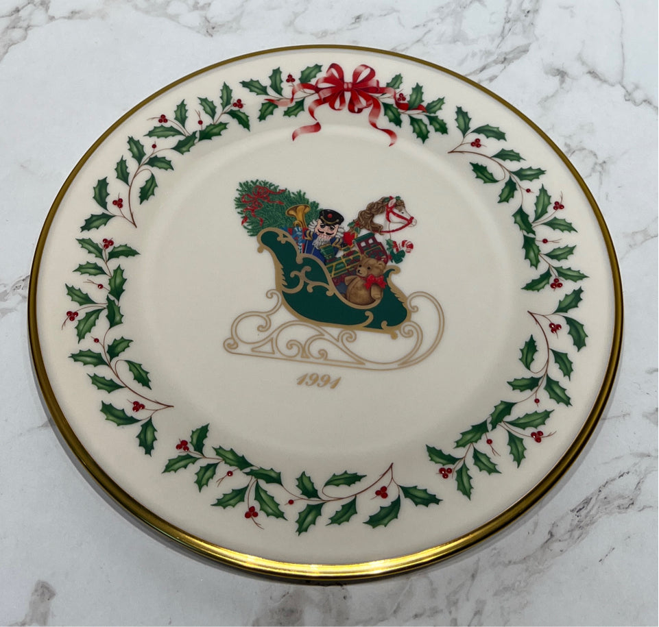 Lenox Holiday Plate - 10.5"