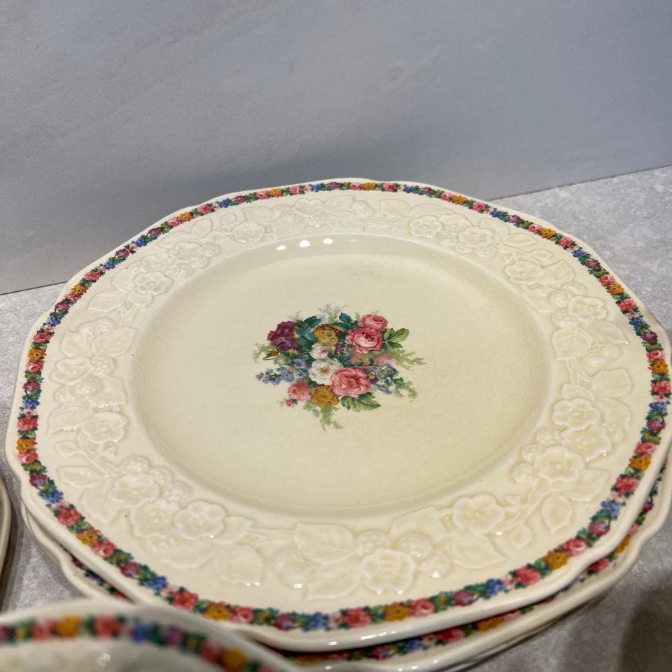 Cown Ducal Gainsborough Dinnerware Set