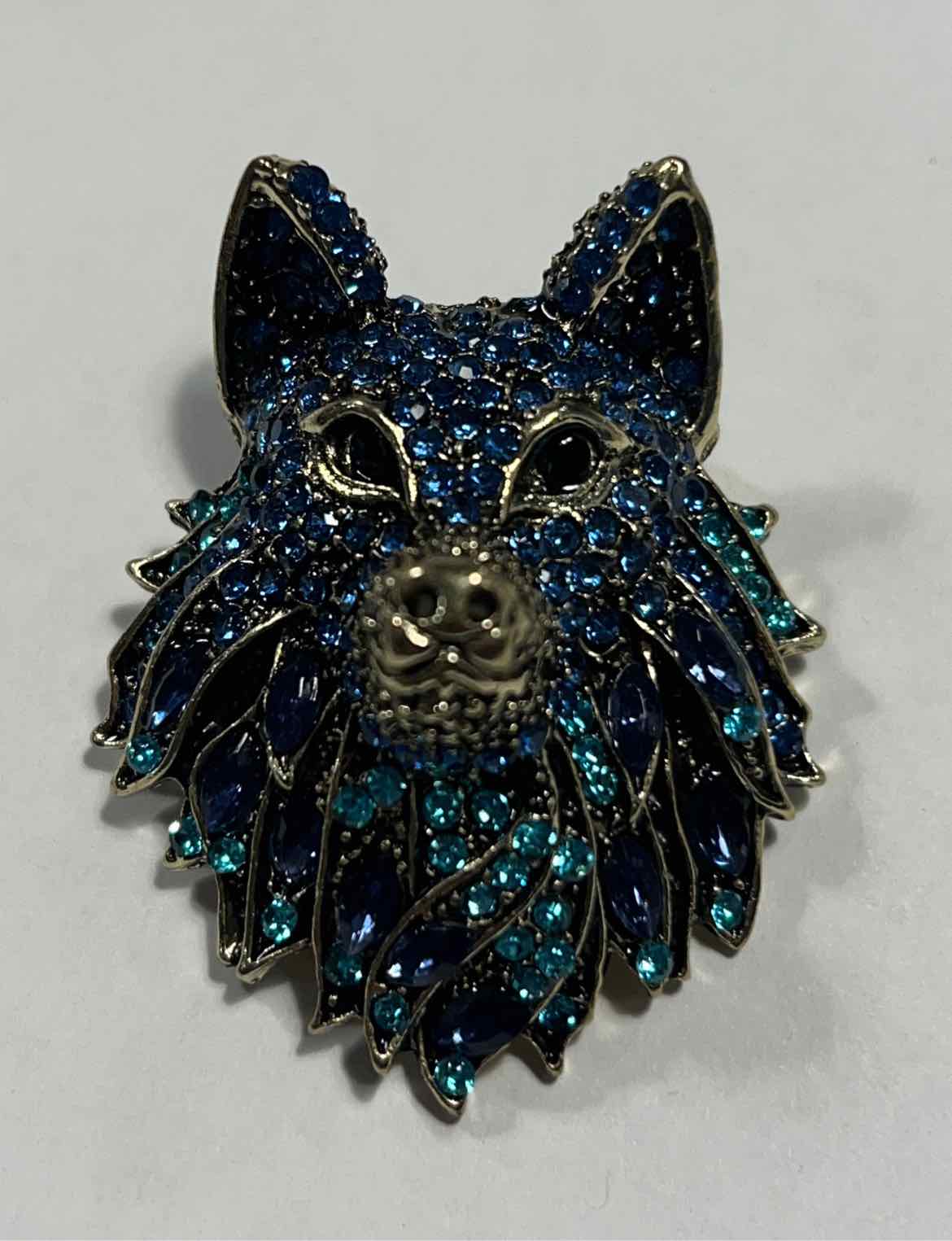 Wolf Head Pin