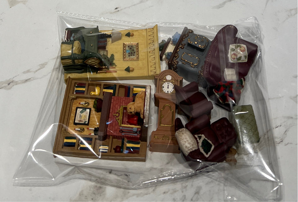 set of Figurines