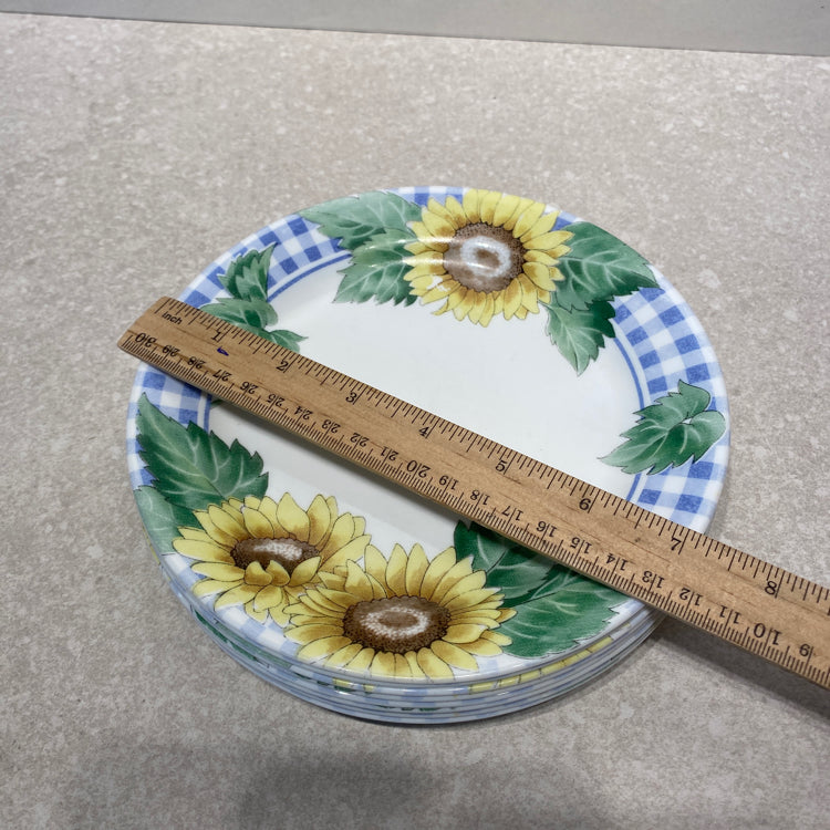 Set of 8 Corelle Plates