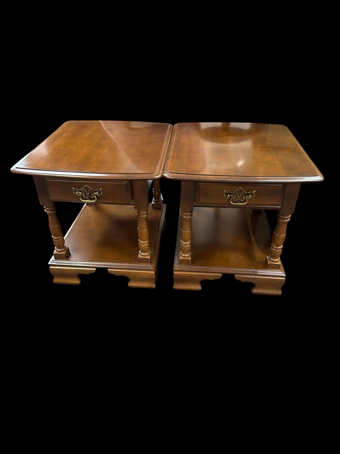 Set of 2 Temple Stuart End Tables